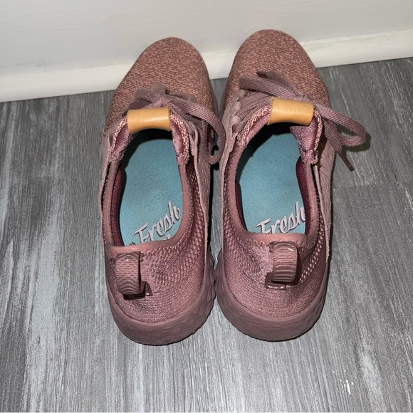 New Balance Shoes - Picture 3 of 5